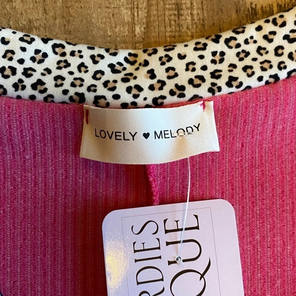 Lovely Melody Pink Short Sleeve Ribbed Top with Cheetah Patterned Edges 🆕